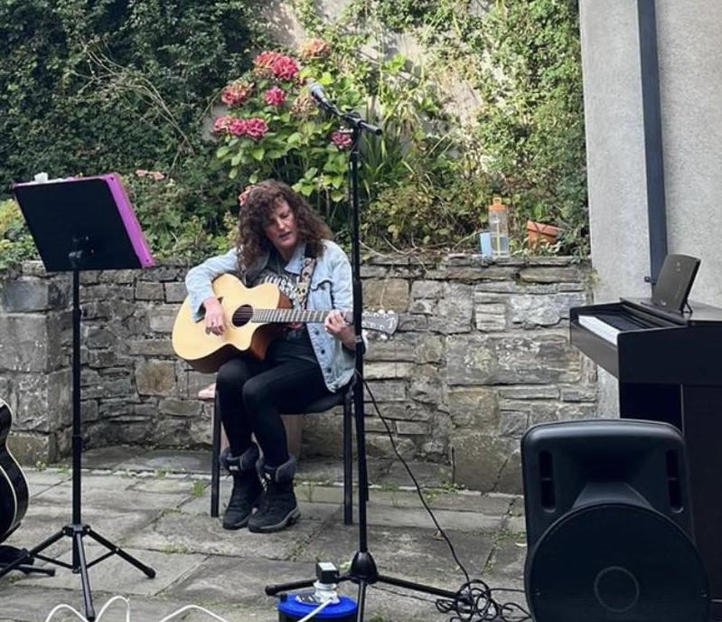Lucinda Sings